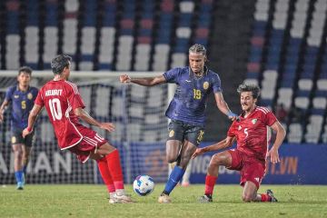 الأزرق يباشر تدريباته استعدادا لـ خليجي 27 الأزرق يباشر تدريباته استعدادا لـ خليجي 27