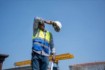 انتهاء حظر العمل وقت الظهيرة رغم استمرار الحرارة القصوى انتهاء حظر العمل وقت الظهيرة رغم استمرار الحرارة القصوى