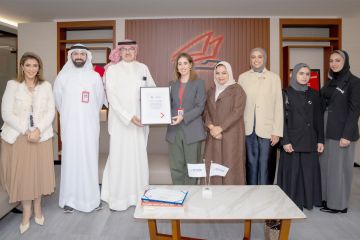 الخليج يسدد المصروفات الدراسية عن أبناء الأسر المتعففة الخليج يسدد المصروفات الدراسية عن أبناء الأسر المتعففة