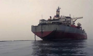 وكالة: انفجار ناقلة نفط بعد اصطدامها بألغام في مضيق هرمز وكالة: انفجار ناقلة نفط بعد اصطدامها بألغام في مضيق هرمز