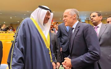 ممثل الأمير يلتقي رئيس وزراء كندا خلال الجلسة الافتتاحية للجمعية العامة للأمم المتحدة ممثل الأمير يلتقي رئيس وزراء كندا خلال الجلسة الافتتاحية للجمعية العامة للأمم المتحدة
