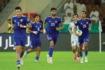 الأزرق يختتم استعداداته للقاء عُمان في «خليجي 27»