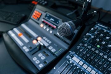 الإعلام تطرح مزايدتين بحق الانتفاع بترددي 88.8 و 90.4 FM الإعلام تطرح مزايدتين بحق الانتفاع بترددي 88.8 و 90.4 FM