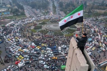 السلطات السورية تلقي القبض على 9 طيارين سابقين بتهمة ارتكاب جرائم خلال عهد الأسد السلطات السورية تلقي القبض على 9 طيارين سابقين بتهمة ارتكاب جرائم خلال عهد الأسد