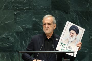 بزشكيان: إيران لن تستسلم في الحرب مع أميركا لكنها تؤمن بالدبلوماسية بزشكيان: إيران لن تستسلم في الحرب مع أميركا لكنها تؤمن بالدبلوماسية