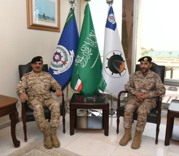 آمر القوة البحرية وآمر الأسطول الشرقي السعودي يعقدان اجتماعا تنسيقيا آمر القوة البحرية وآمر الأسطول الشرقي السعودي يعقدان اجتماعا تنسيقيا