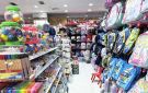 المدارس اقتربت.. وأسواق القرطاسية انتعشت