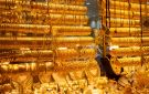 الذهب يرتفع بفضل ضعف الدولار والتركيز على بيانات التضخم بأميركا