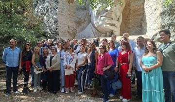 بسكنتا تفتح ذراعيها للإعلام: حيث تروى الحكايات بألوان التفاح وصدى الحجل بسكنتا تفتح ذراعيها للإعلام: حيث تروى الحكايات بألوان التفاح وصدى الحجل