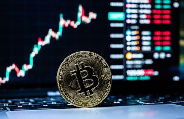 سوق العملات المشفرة يشهد خسائر ضخمة إثر تصريحات ترامب بشأن الصين سوق العملات المشفرة يشهد خسائر ضخمة إثر تصريحات ترامب بشأن الصين