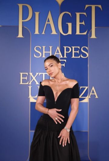 صبا مبارك تتألق بإطلالة سوداء ساحرة من جورج حبيقة في حفل Piaget صبا مبارك تتألق بإطلالة سوداء ساحرة من جورج حبيقة في حفل Piaget