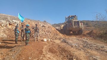 بالصور: الجيش اللبناني يزيل ساترا ترابيا أقامته إسرائيل