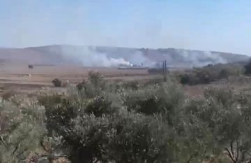 محلقات إسرائيلية أجبرت عناصر من الدفاع المدني على الانسحاب أثناء العمل على إخماد حريق في خراج كفركلا