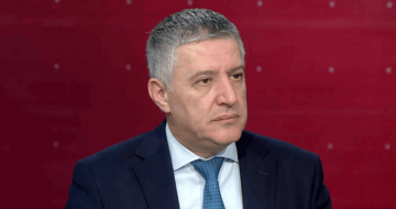 عطالله: نحن بمواجهة مفتوحة مع مفوضية اللاجئين والحكومة التي تبيح مدارس اللبنانيين للسوريين عطالله: نحن بمواجهة مفتوحة مع مفوضية اللاجئين والحكومة التي تبيح مدارس اللبنانيين للسوريين