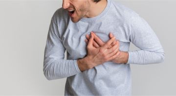 لا تتجاهلها 5 علامات تنذر بأن قلبك في خطر!