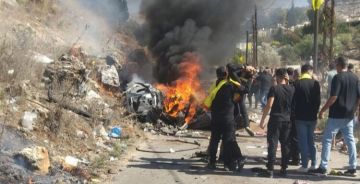 مسيرة إسرائيلية استهدفت سيارة في بلدة حاروف الجنوبية مسيرة إسرائيلية استهدفت سيارة في بلدة حاروف الجنوبية