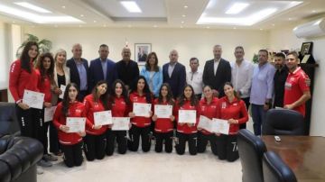 بايراقداريان كرمت منتخب سيدات الكرة الطائرة بايراقداريان كرمت منتخب سيدات الكرة الطائرة