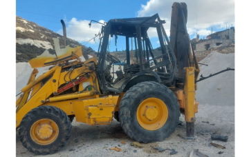 الطيران المسير الإسرائيلي استهدف حفارة بين دير كيفا وكفردونين في جنوب لبنان الطيران المسير الإسرائيلي استهدف حفارة بين دير كيفا وكفردونين في جنوب لبنان