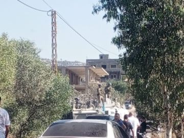 النشرة: اعتراض دورية لليونيفيل في الشعيتية كانت تقوم بالتصوير عبر درون بغياب الجيش اللبناني النشرة: اعتراض دورية لليونيفيل في الشعيتية كانت تقوم بالتصوير عبر درون بغياب الجيش اللبناني