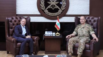 قائد الجيش استقبل سامي الجميل وسفير لبنان في تونس