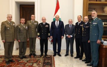 الرئيس عون نوه خلال استقباله قائد الجيش الاسباني بتضحيات الجنود الاسبان باليونيفيل والأخير أكد دعم الجيش اللبناني الرئيس عون نوه خلال استقباله قائد الجيش الاسباني بتضحيات الجنود الاسبان باليونيفيل والأخير أكد دعم الجيش اللبناني