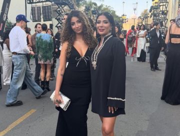 منى زكي وابنتها لي لي أحمد حلمي تخطفان الأنظار في حفل Vogue World: Hollywood