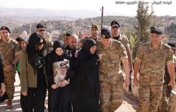 قائد الجيش العماد رودولف هيكل يحضر حفل افتتاح ثكنة محمد فرحات في كفردونين قائد الجيش العماد رودولف هيكل يحضر حفل افتتاح ثكنة محمد فرحات في كفردونين