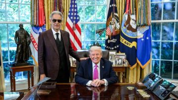 بالفيديو: في البيت الأبيض... بوتشيلي يغني لترامب