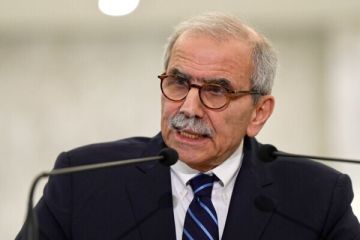 سلام: السلاح داخل المخيمات خطر على الاستقرار ويجب استكمال تسليمه للدولة سلام: السلاح داخل المخيمات خطر على الاستقرار ويجب استكمال تسليمه للدولة