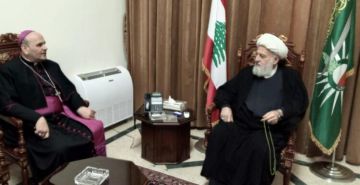 الخطيب خلال لقائه بالسفير البابوي في لبنان: نأمل أن تحمل زيارة البابا تباشير السلام والاستقرار للبنان وفلسطين الخطيب خلال لقائه بالسفير البابوي في لبنان: نأمل أن تحمل زيارة البابا تباشير السلام والاستقرار للبنان وفلسطين