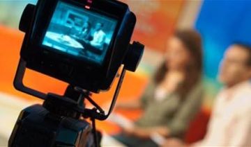 أطلت ببطن منتفخ إعلامية معروفة تعلن حملها للمرة الخامسة (صورة)