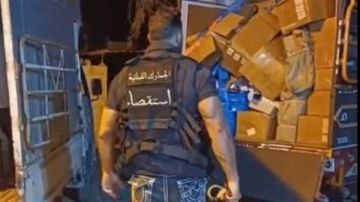 مداهمة مستودع في الجنوب... ضبط كمية كبيرة جدا من الأحذية المهربة! مداهمة مستودع في الجنوب... ضبط كمية كبيرة جدا من الأحذية المهربة!