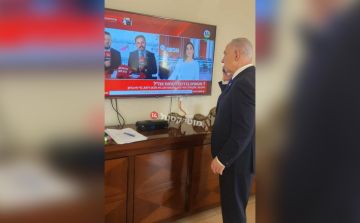 بالصورة: نتنياهو يتابع العملية عبر التلفاز