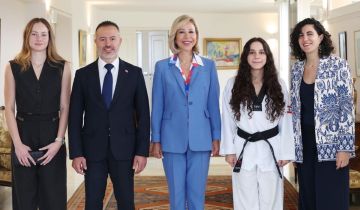 السيدة الأولى استقبلت وفد التايكواندو برئاسة الدكتور ظريفة السيدة الأولى استقبلت وفد التايكواندو برئاسة الدكتور ظريفة