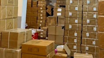 بالفيديو: الجمارك تضبط مستودعات تهريب