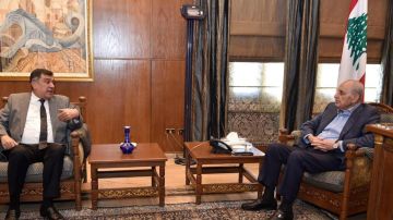 بري استقبل مدير عام طيران الشرق الأوسط بري استقبل مدير عام طيران الشرق الأوسط