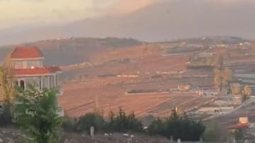 بالفيديو: مسيرة إسرائيلية تلقي قنابل على معمل