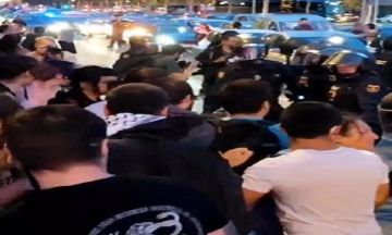 في إسبانيا.. احتجاجات ضد استضافة فريقي سلة إسرائيليين (فيديو) في إسبانيا.. احتجاجات ضد استضافة فريقي سلة إسرائيليين (فيديو)