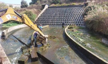 مصلحة الليطاني: تنفيذ أعمال تنظيف أسفل بركة أنان