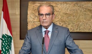 الخازن ثمن مواقف بري: للتمسك باتفاق وقف النار واعتماد الميكانيزم كإطار وحيد حاليا لتنفيذه الخازن ثمن مواقف بري: للتمسك باتفاق وقف النار واعتماد الميكانيزم كإطار وحيد حاليا لتنفيذه