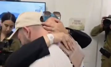 بالفيديو: لحظة لقاء رهينة مفرج عنه مع والدته