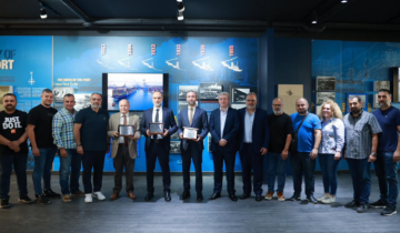 تكريم رسامني والبساط وعيتاني والأسمر تقديرا لدورهم في نقل موظفي الأهراءات إلى مرفأ بيروت