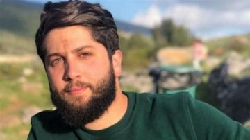 إستشهاد الشاب عيسى أحمد كربلا في إستهدافه على متن دراجته النارية أمام منزله في عين قانا إستشهاد الشاب عيسى أحمد كربلا في إستهدافه على متن دراجته النارية أمام منزله في عين قانا