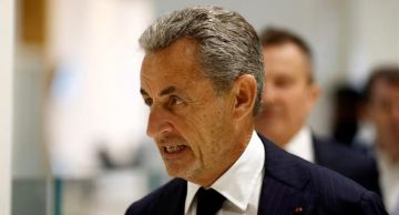 تهديد ساركوزي بالقتل داخل سجنه وفتح تحقيق