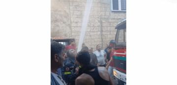 حريق سببه احتكاك كهربائي يدمر منزلا مؤلفا من ثلاثة طوابق