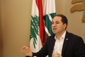 سامي الجميل: لمن يعتقد أنهم يريدون الاتيان بالمغتربين لينتخبوا في لبنان فهذا ضد القانون سامي الجميل: لمن يعتقد أنهم يريدون الاتيان بالمغتربين لينتخبوا في لبنان فهذا ضد القانون