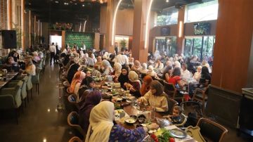 فطور صباحي بمناسبة مولد السيدة زينب (ع) وريع أسعار بطاقاته للعائلات النازحة من الشريط الحدودي فطور صباحي بمناسبة مولد السيدة زينب (ع) وريع أسعار بطاقاته للعائلات النازحة من الشريط الحدودي