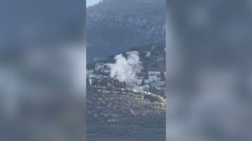 بالفيديو غارة إسرائيلية تستهدف محيط عين قانا كفرفيلا