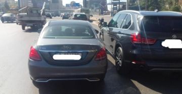 تصادم بين باص ومركبة على أوتوستراد جل الديب باتجاه الدورة والأضرار مادية تصادم بين باص ومركبة على أوتوستراد جل الديب باتجاه الدورة والأضرار مادية