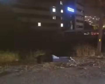 النشرة: العثور على شخص من التابعية السورية مرميا الى جانب مستشفى اللبناني الفرنسي في زحلة النشرة: العثور على شخص من التابعية السورية مرميا الى جانب مستشفى اللبناني الفرنسي في زحلة